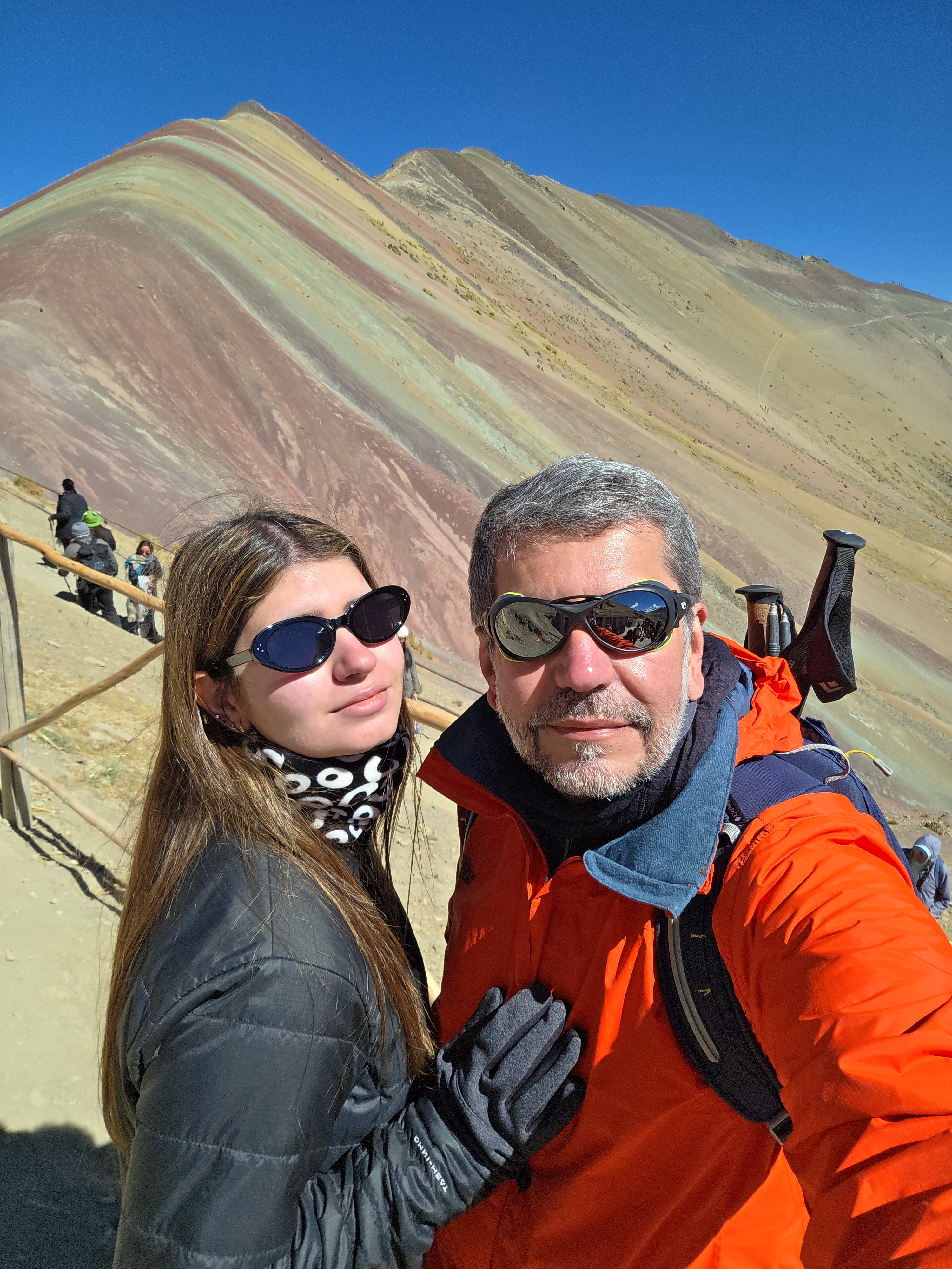 Eu e a Gigi na Vinicunca, a montanha colorida